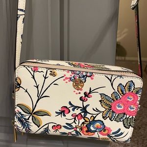 Tory Burch (authentic) Wallet on a chain. Floral Print. Like new condition.